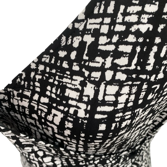 Kaileigh Black White Shortsleeved Wrinkle Free Dress - Picture 3 of 6